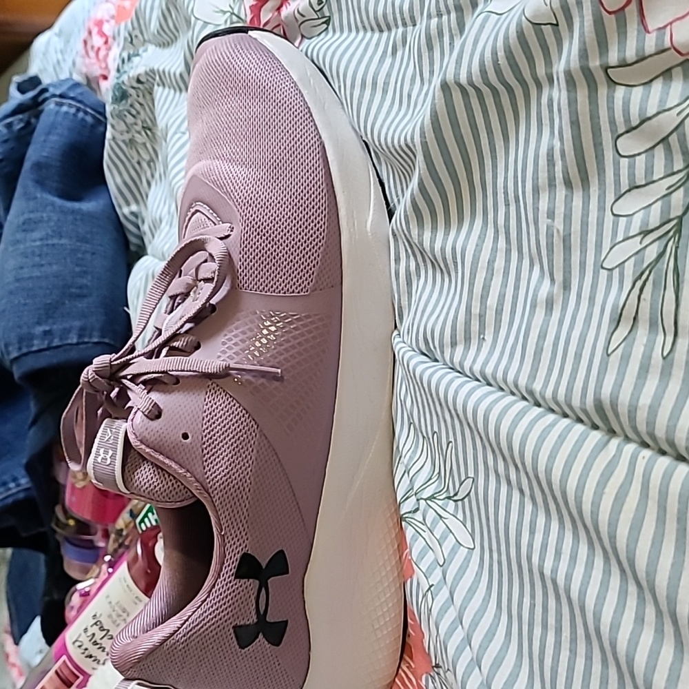 Under armour sneakers 9.5